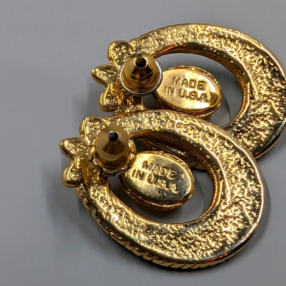 Gorgeous Gold Plated Made in U.S.A. Signed Vintage Earrings with Pearl Accents - Picture 5 of 5